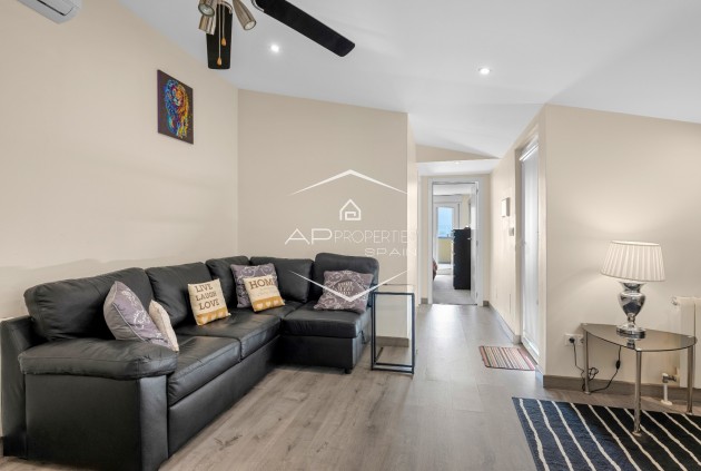 Resale - Villa - Detached -
Ciudad Quesada - Center