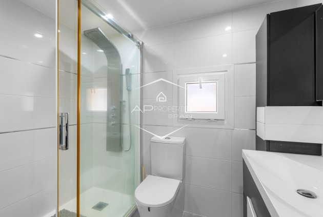 Resale - Villa - Detached -
Ciudad Quesada - Center