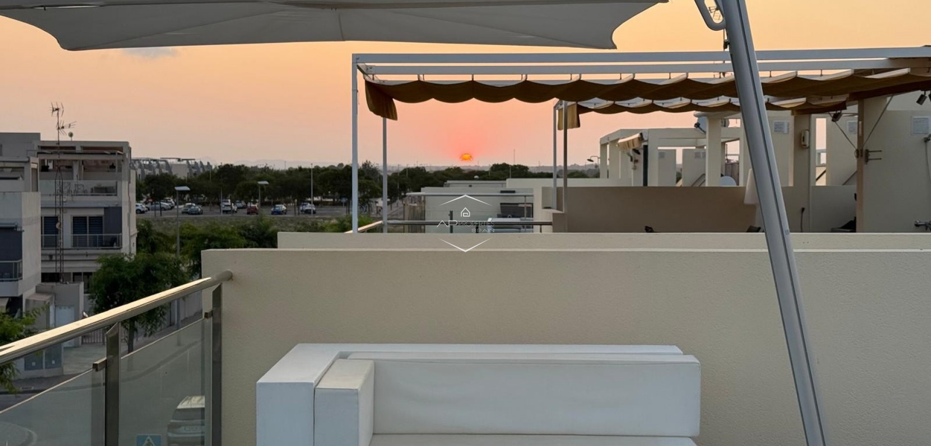 Resale - Bungalow -
Pilar de la Horadada - Mil Palmeras