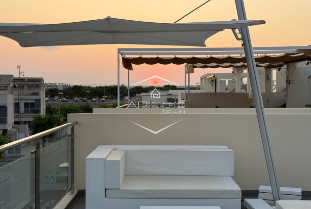Resale - Bungalow -
Pilar de la Horadada - Mil Palmeras