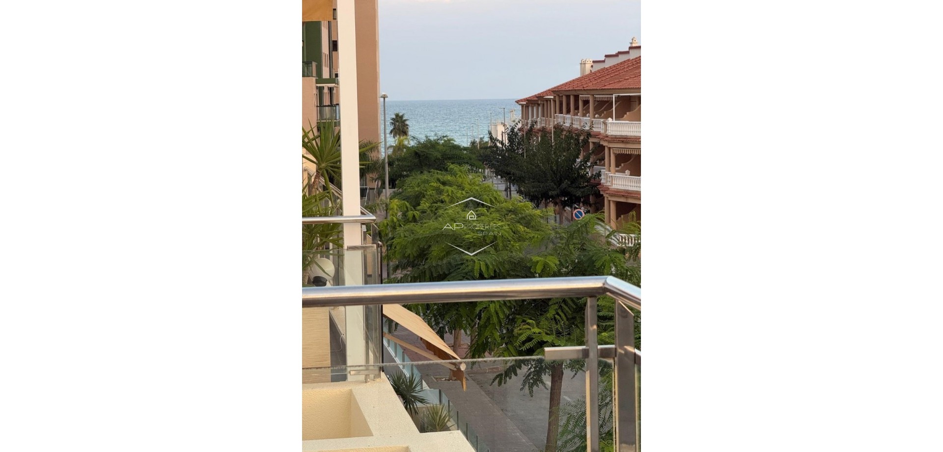 Resale - Bungalow -
Pilar de la Horadada - Mil Palmeras