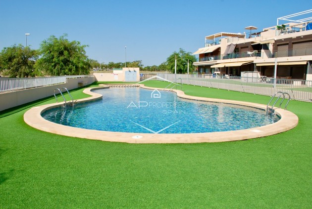 Resale - Bungalow -
Pilar de la Horadada - Mil Palmeras