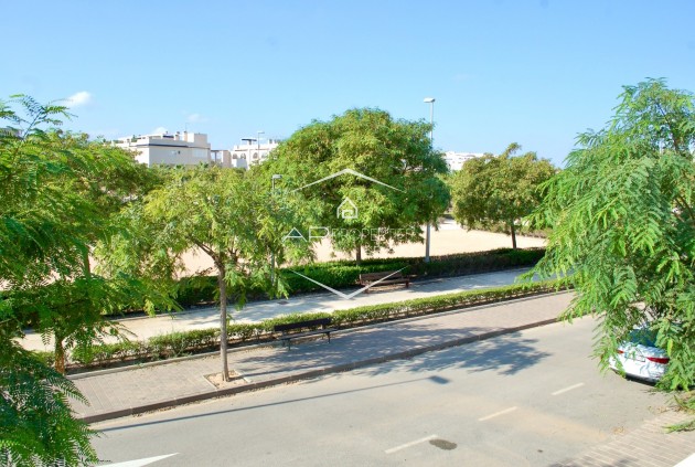 Resale - Bungalow -
Pilar de la Horadada - Mil Palmeras