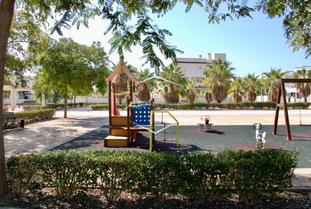 Resale - Bungalow -
Pilar de la Horadada - Mil Palmeras