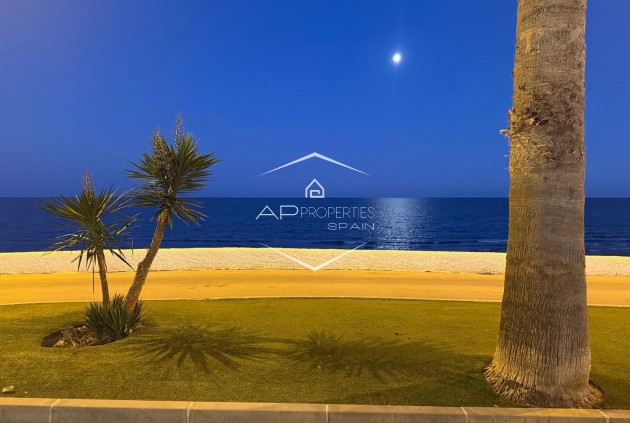 Resale - Bungalow -
Pilar de la Horadada - Mil Palmeras