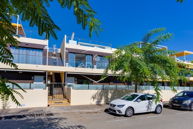 Reventa - Bungalow -
Pilar de la Horadada - Mil Palmeras