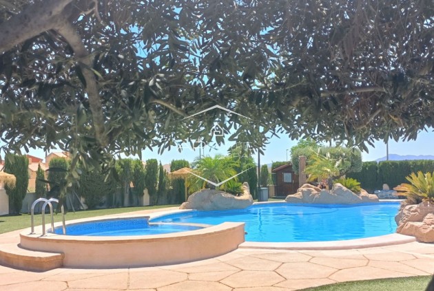 Resale - Villa / Detached -
Fortuna