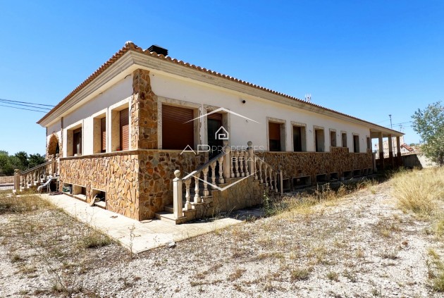 Revente - Villa / Indépendante -
Algueña