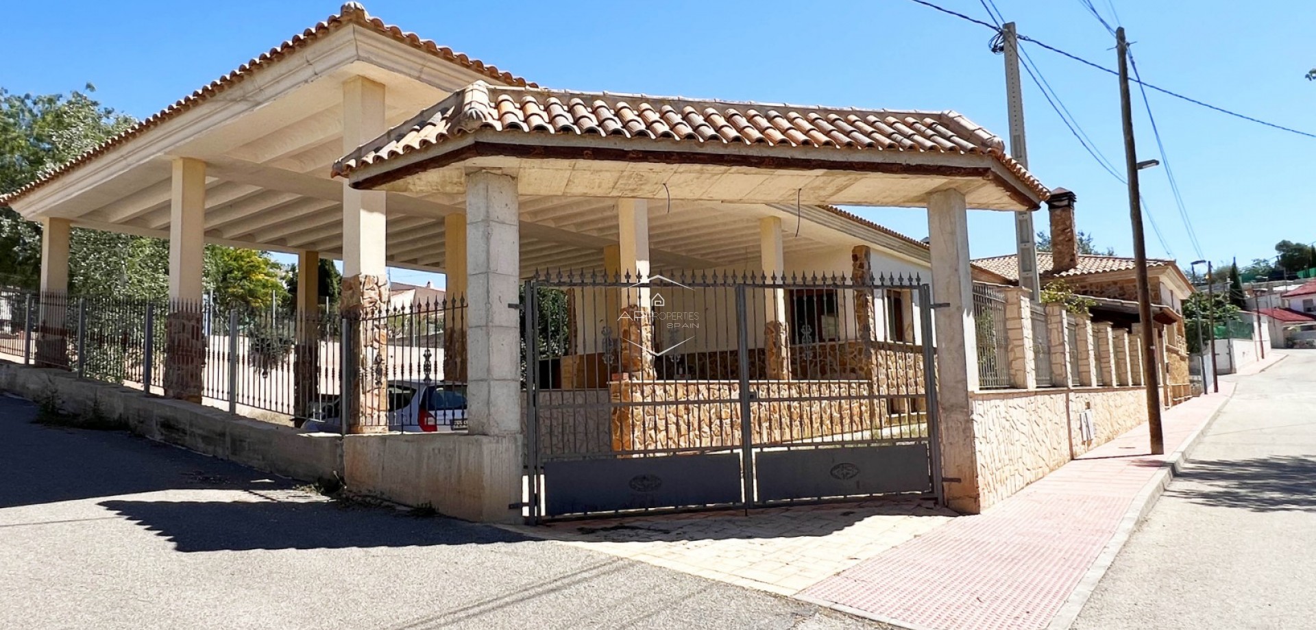 Revente - Villa / Indépendante -
Algueña