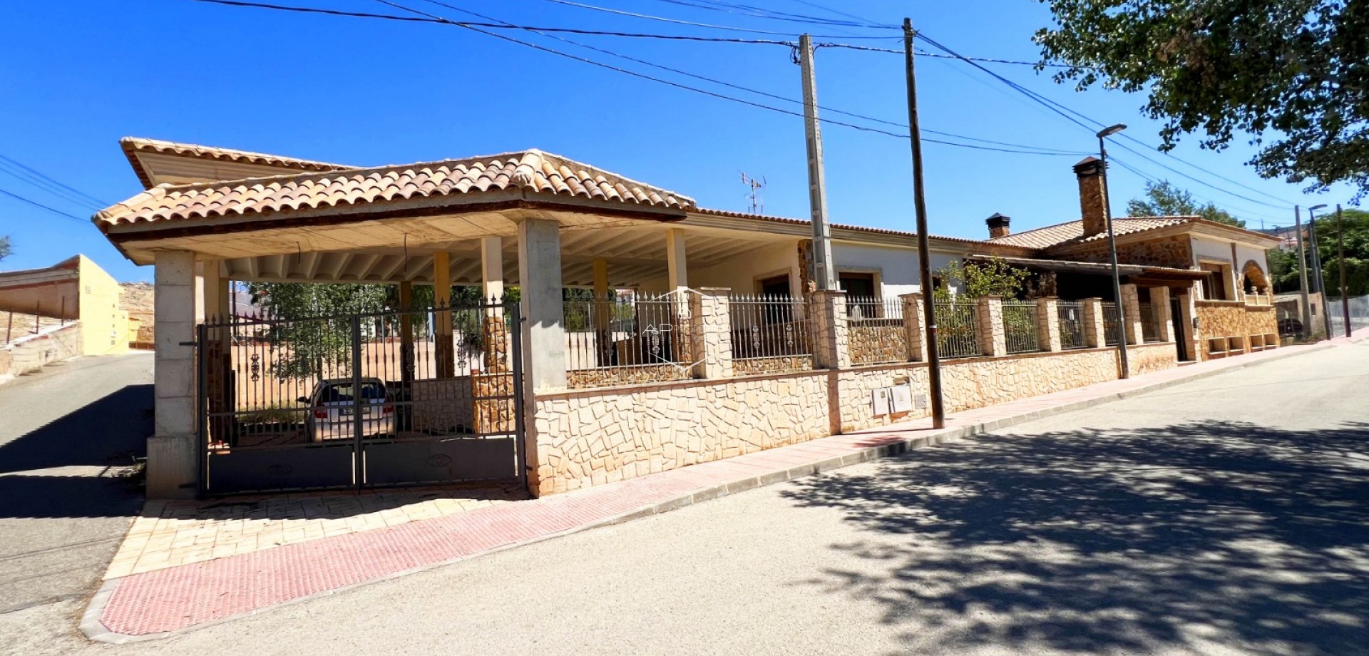 Revente - Villa / Indépendante -
Algueña