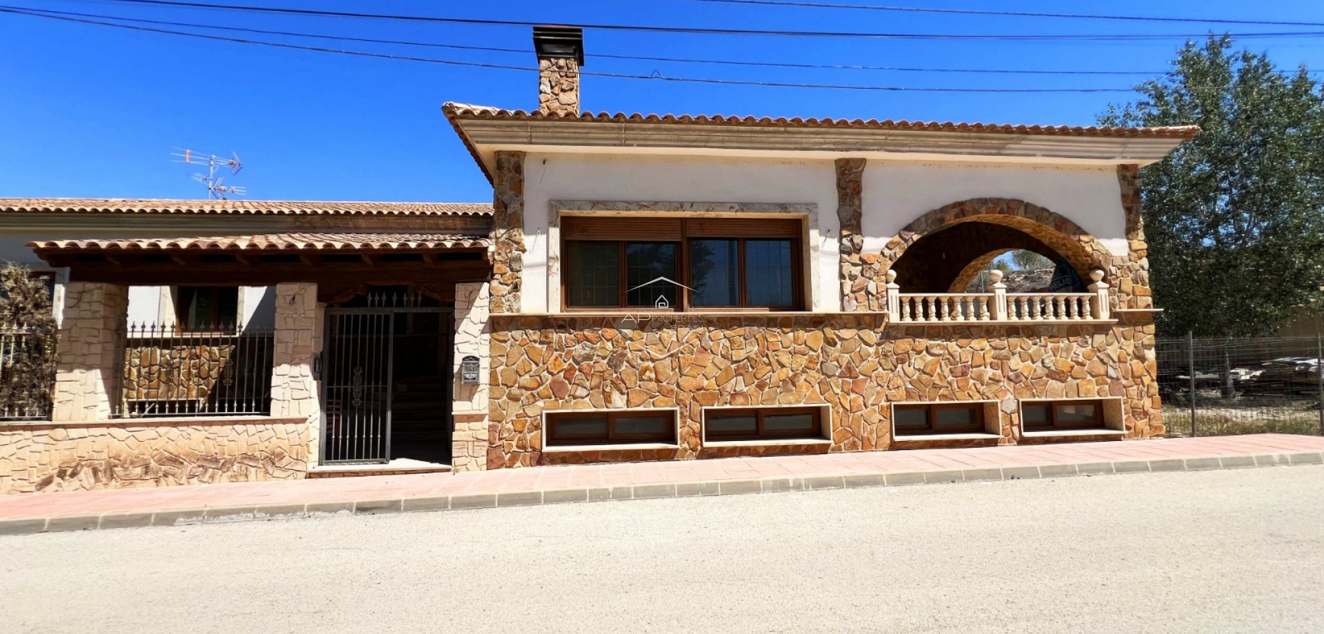 Revente - Villa / Indépendante -
Algueña