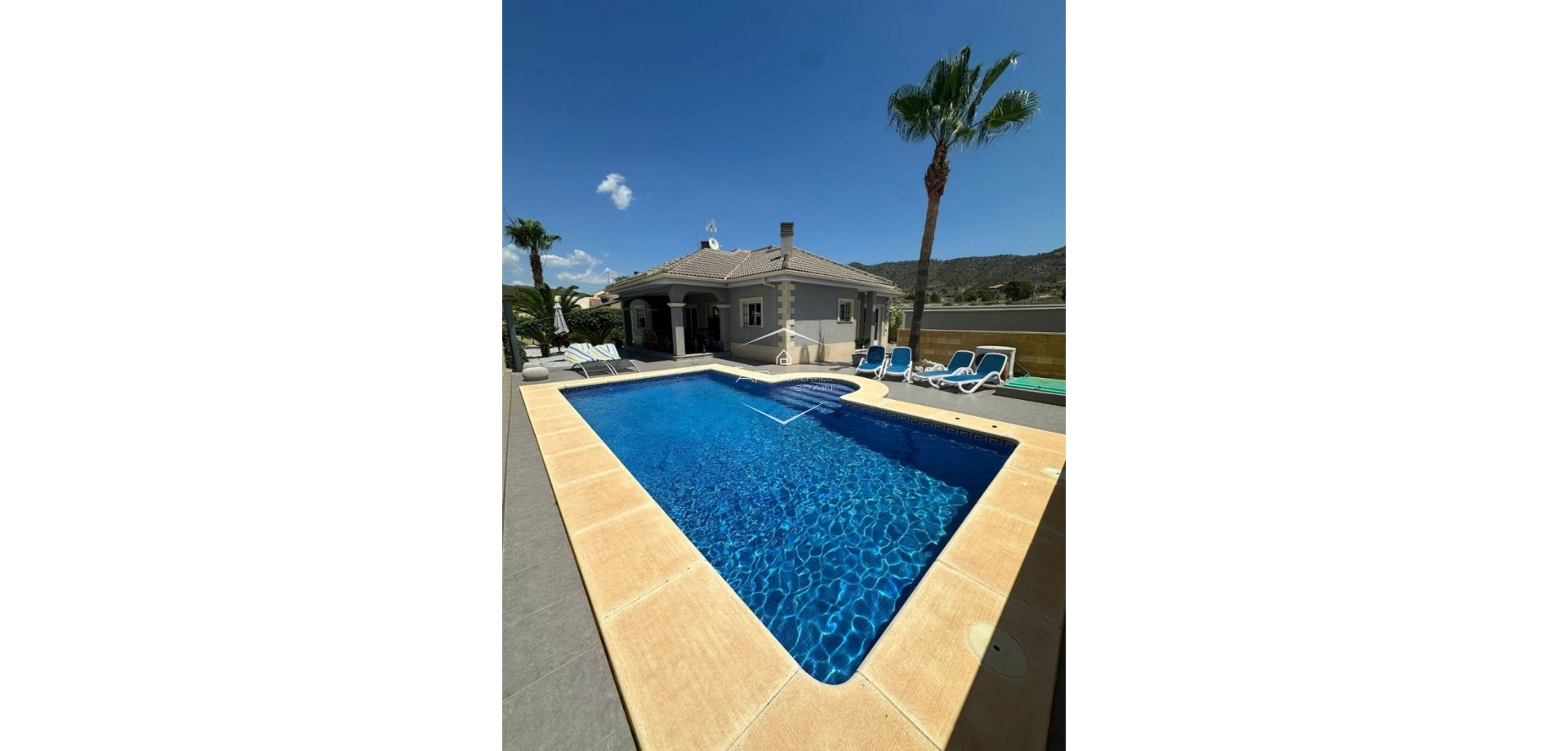 Resale - Villa / Detached -
La Romana