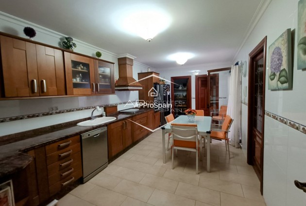 Resale - Townhouse -
Aspe