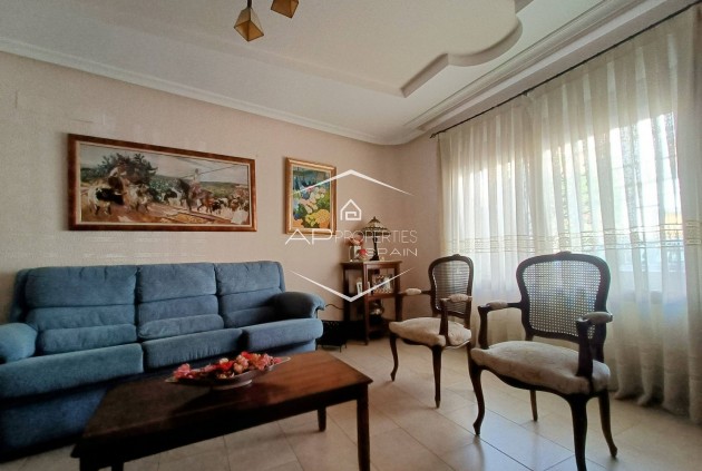 Resale - Townhouse -
Aspe