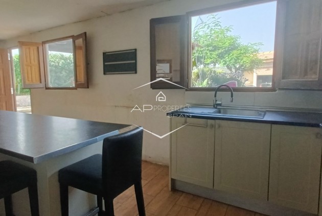 Resale - House -
La Romana - Alcaña