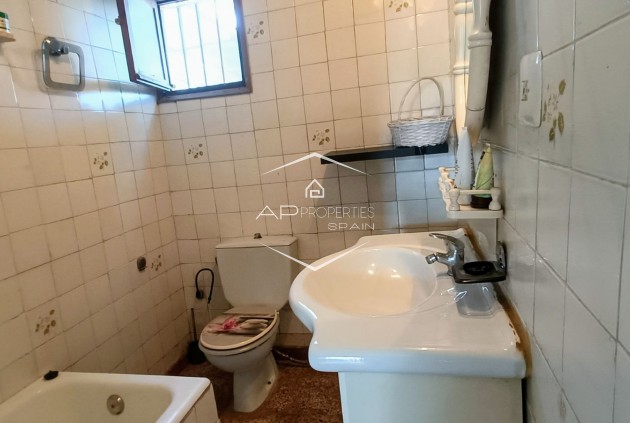 Resale - House -
La Romana - Alcaña