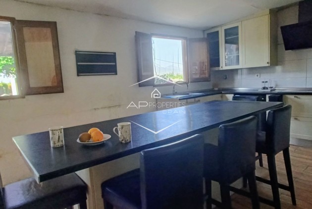 Resale - House -
La Romana - Alcaña