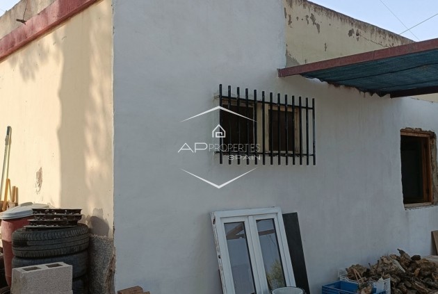 Resale - House -
La Romana - Alcaña