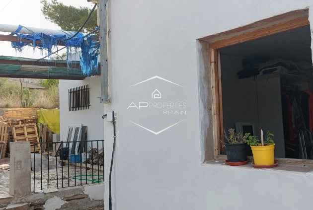 Resale - House -
La Romana - Alcaña