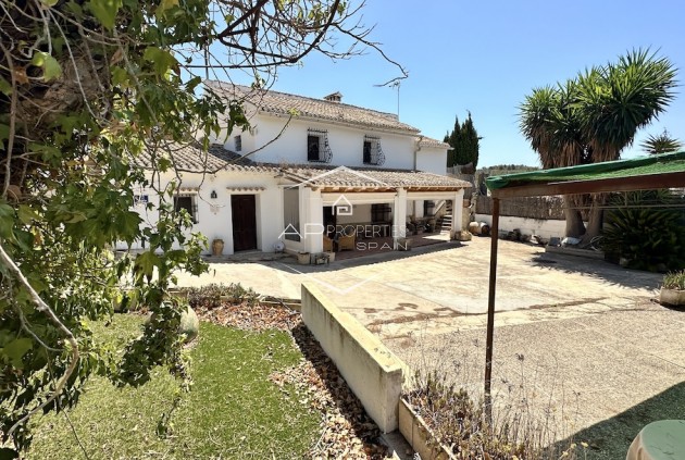 Resale - Villa / Detached -
Hondón de las Nieves