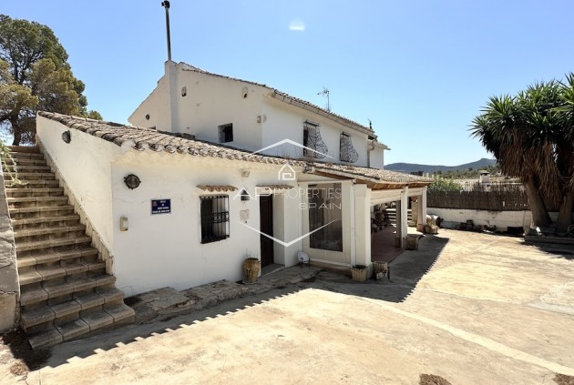 Resale - Villa / Detached -
Hondón de las Nieves