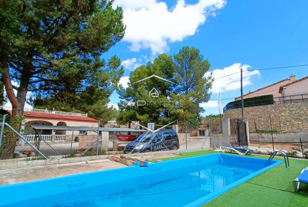 Resale - Villa / Detached -
Hondón de las Nieves