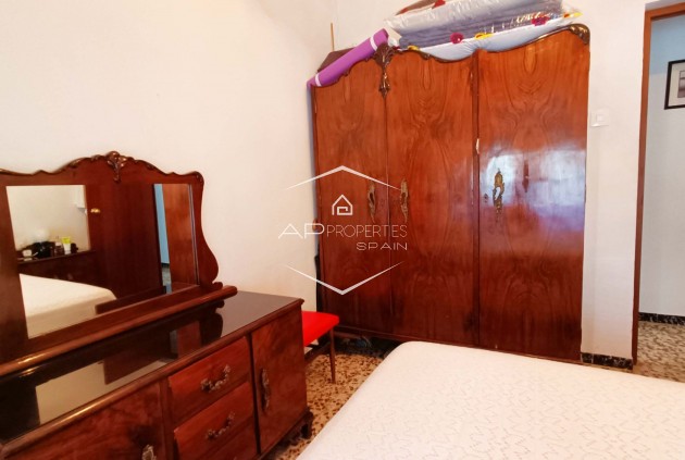 Resale - Villa / Detached -
Hondón de las Nieves