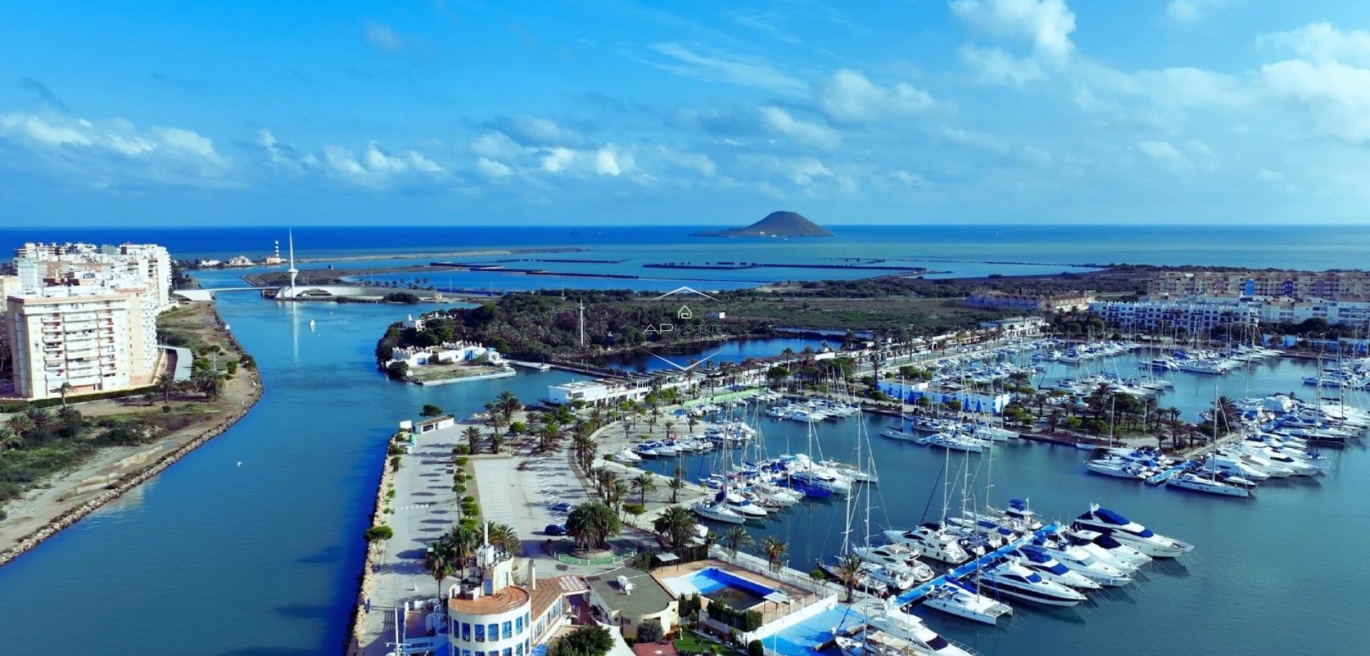 Nowy budynek - Szeregowiec -
La Manga del Mar Menor - La Manga