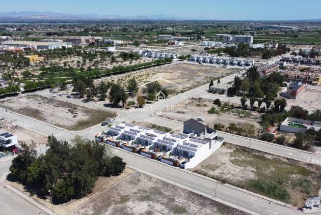 Nueva construcción  - Villa / Independiente -
Dolores - polideportivo