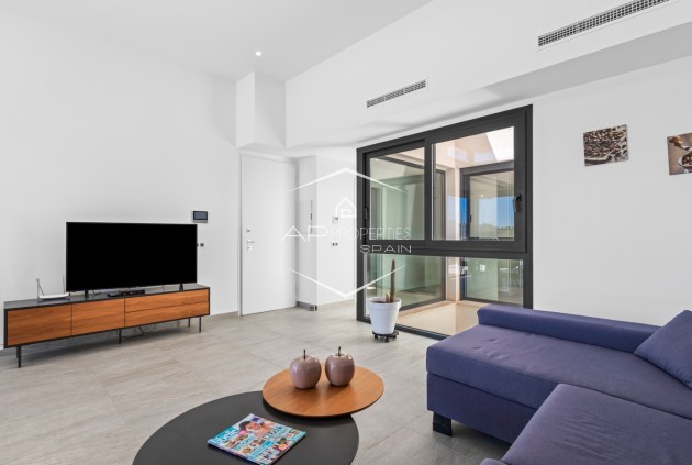 Resale - Villa - Detached -
San Miguel de Salinas - Costa Blanca South