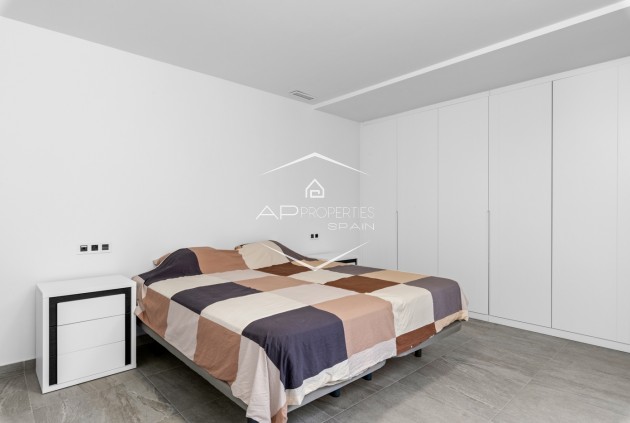 Resale - Villa - Detached -
San Miguel de Salinas - Costa Blanca South