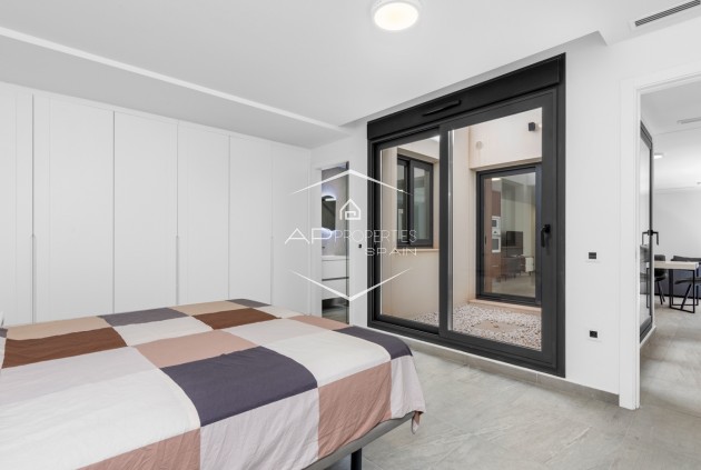 Resale - Villa - Detached -
San Miguel de Salinas - Costa Blanca South