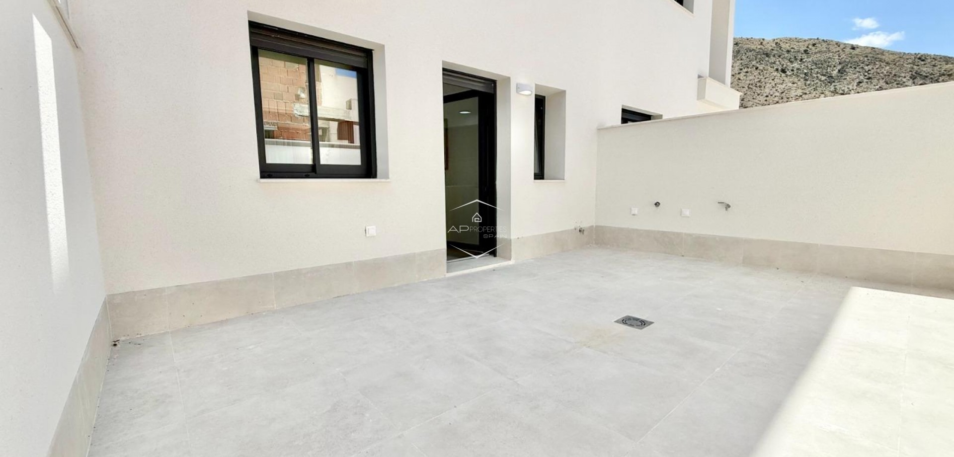 New Build - Townhouse -
Cox - San Fernando