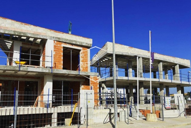 Nueva construcción  - Villa - Semi pareado -
Dolores - polideportivo