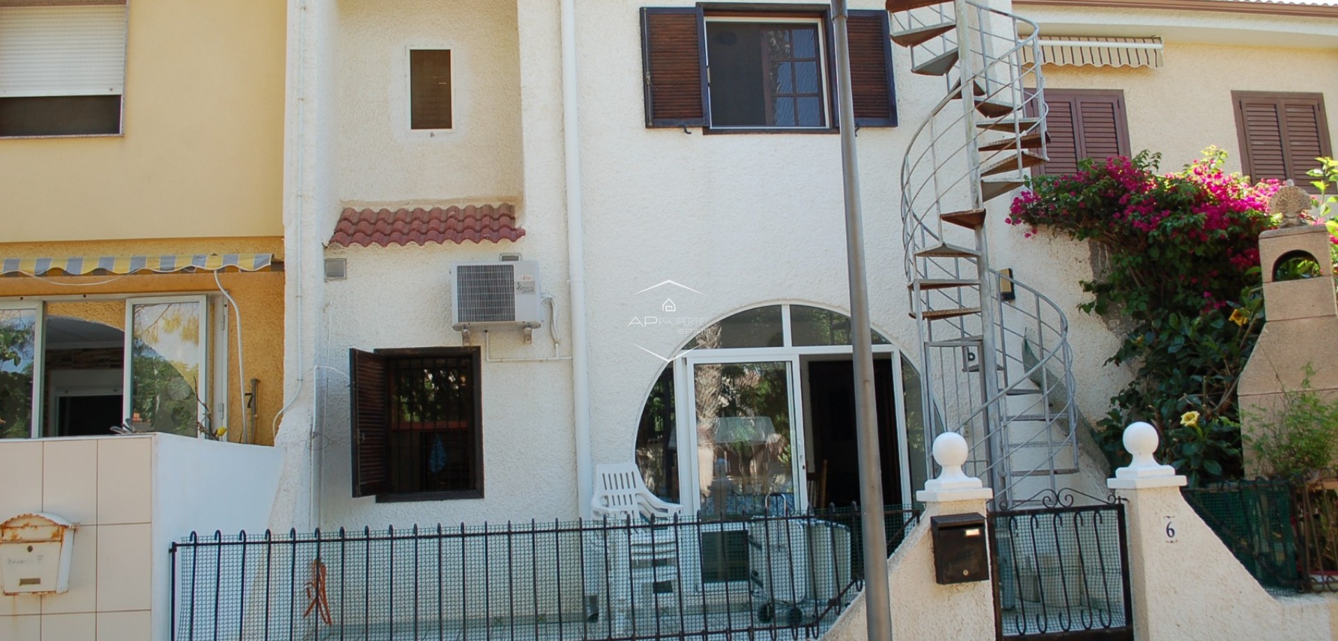 Resale - Townhouse -
Mil Palmeras