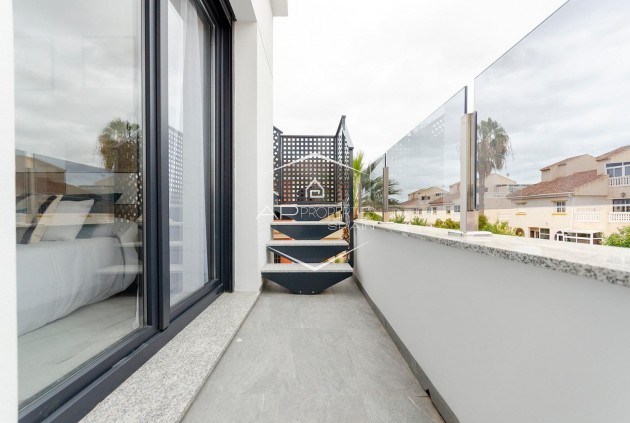 Nowy budynek - Willa - Dom wolnostojący -
Torrevieja - Torretas