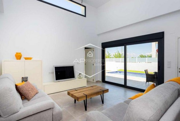 Nueva construcción  - Patio -
Daya Nueva - Centro