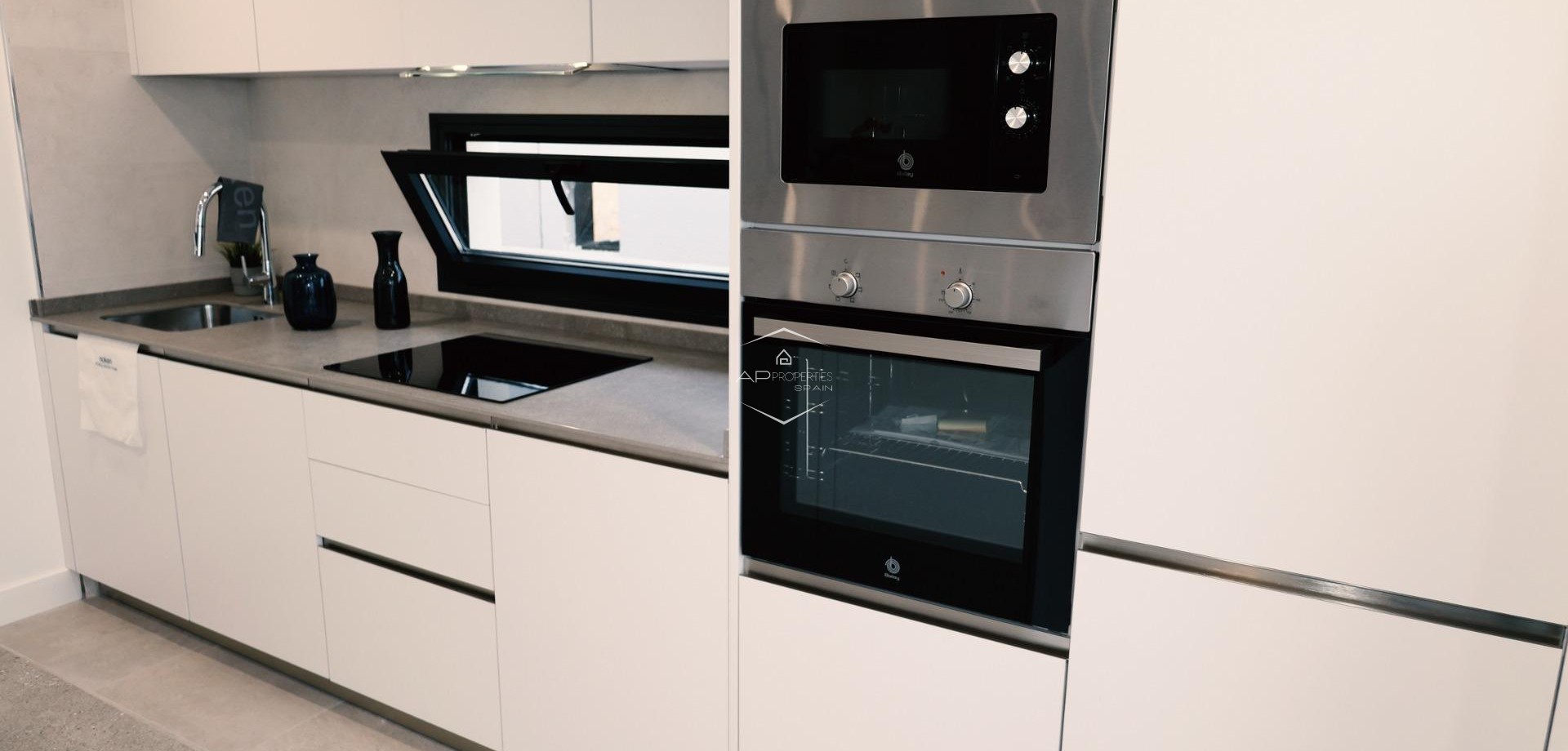 Nowy budynek - Szeregowiec -
Fuente Álamo - La Pinilla