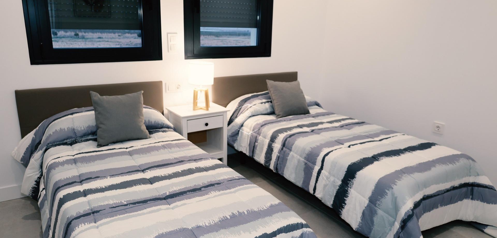 Nowy budynek - Szeregowiec -
Fuente Álamo - La Pinilla