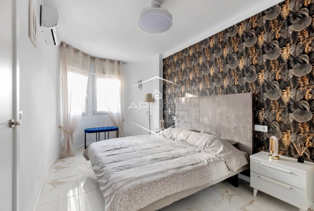 Odsprzedaż - Mieszkanie - Apartament -
Torrevieja - La Mata