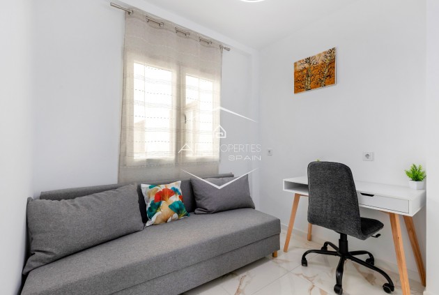 Odsprzedaż - Mieszkanie - Apartament -
Torrevieja - La Mata