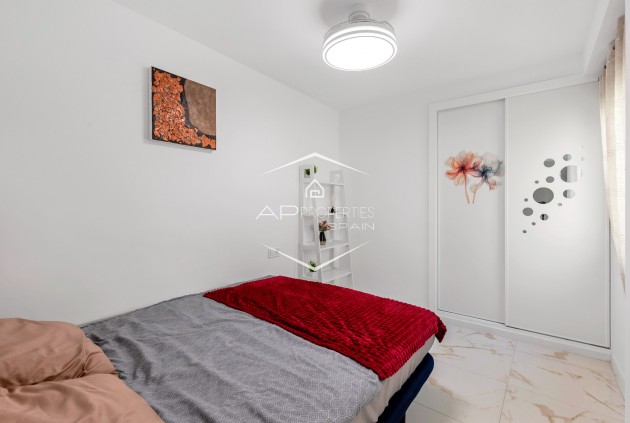 Odsprzedaż - Mieszkanie - Apartament -
Torrevieja - La Mata