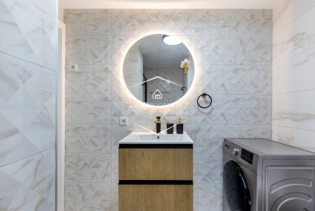 Odsprzedaż - Mieszkanie - Apartament -
Torrevieja - La Mata