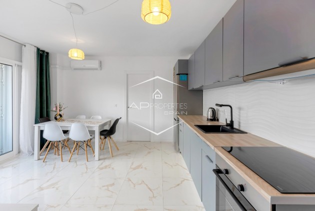 Odsprzedaż - Mieszkanie - Apartament -
Torrevieja - La Mata