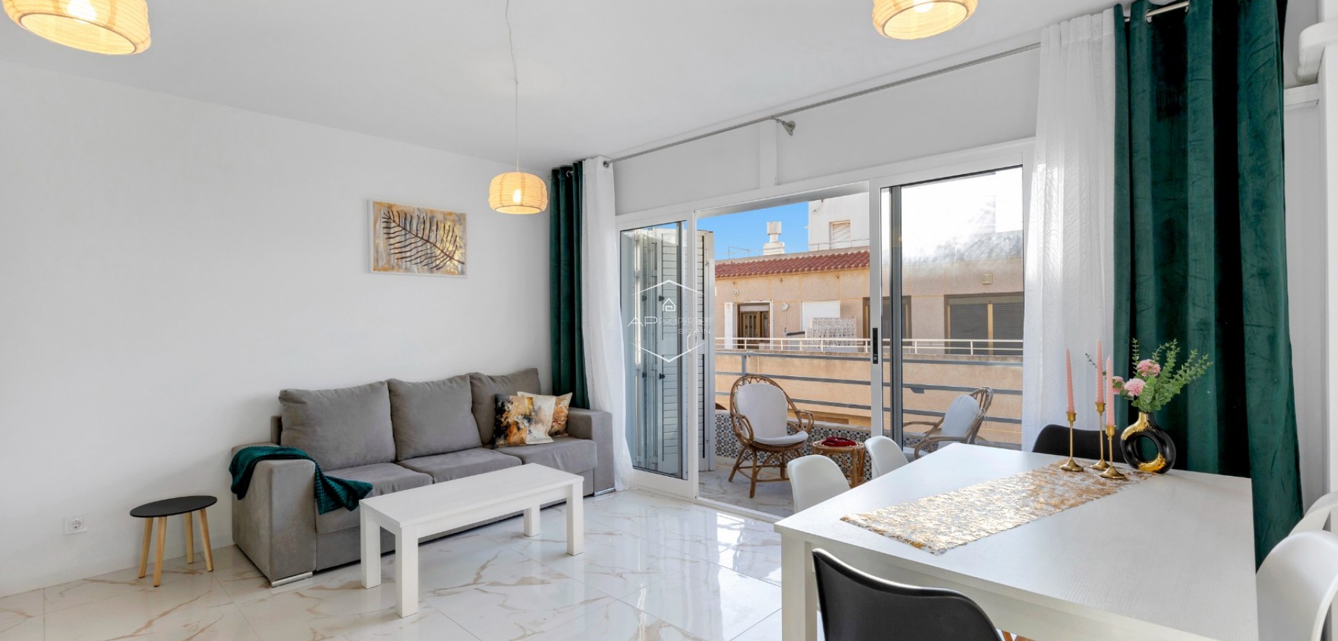 Odsprzedaż - Mieszkanie - Apartament -
Torrevieja - La Mata
