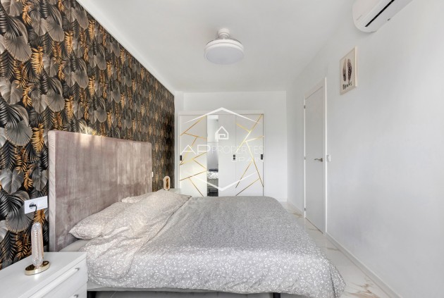 Odsprzedaż - Mieszkanie - Apartament -
Torrevieja - La Mata