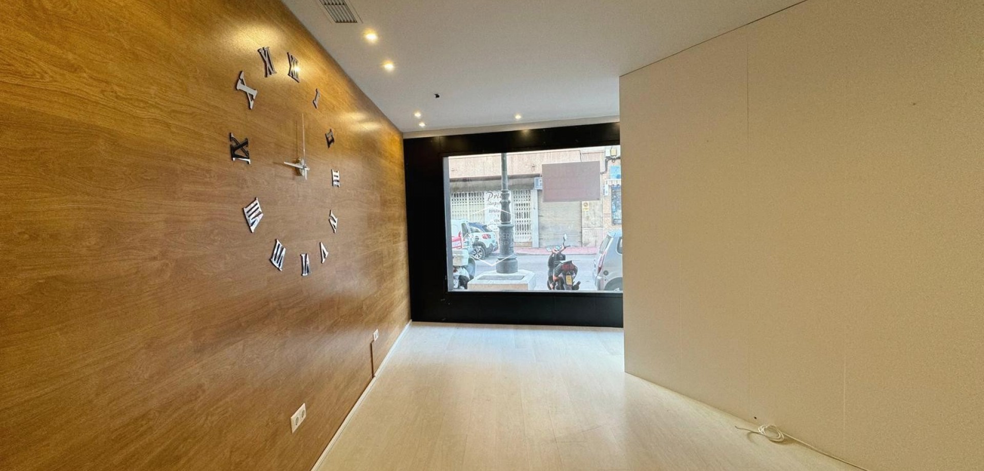 Resale - Commercial premises / Commercial unit / Retail space -
Guardamar del Segura - Guardamar del Seguras*