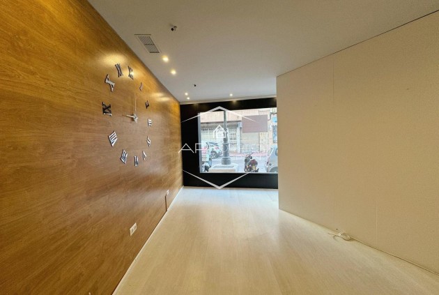 Resale - Commercial premises / Commercial unit / Retail space -
Guardamar del Segura - Guardamar del Seguras*