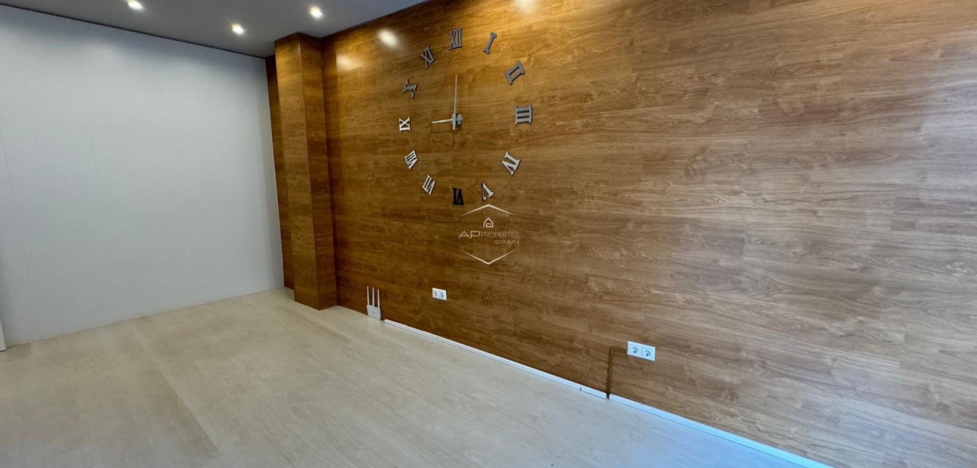 Resale - Commercial premises / Commercial unit / Retail space -
Guardamar del Segura - Guardamar del Seguras*