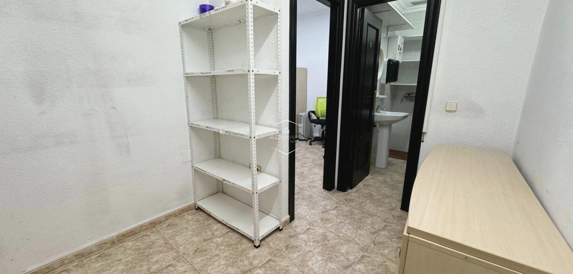 Resale - Commercial premises / Commercial unit / Retail space -
Guardamar del Segura - Guardamar del Seguras*